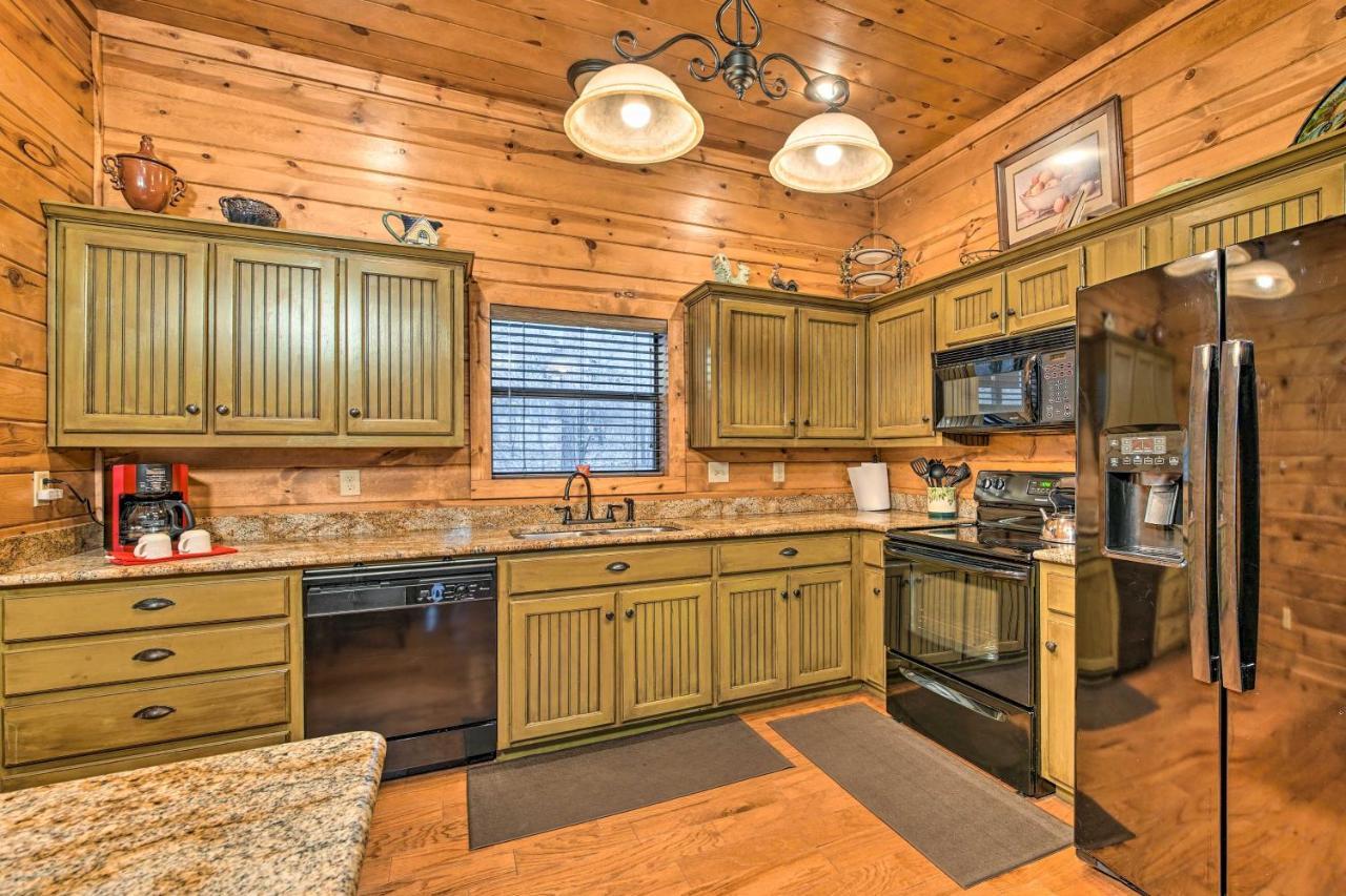 Broken Bow Cabin With Deck, Hot Tub And Fire Pit! Buitenkant foto