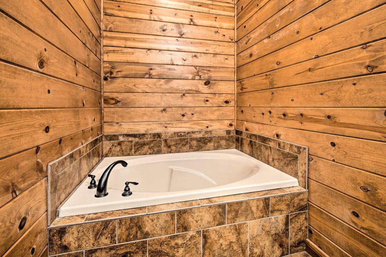 Broken Bow Cabin With Deck, Hot Tub And Fire Pit! Buitenkant foto